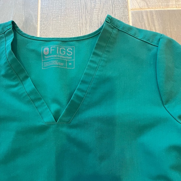 Women’s FIGS Scrubs Set Green Size Medium Two Pocket Top/Straight Leg Pants - Picture 3 of 7